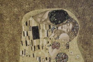 Гобелен «Поцелуй. Г. Климт» с золотыми нитями размер 77,5*83 в багетной рамке